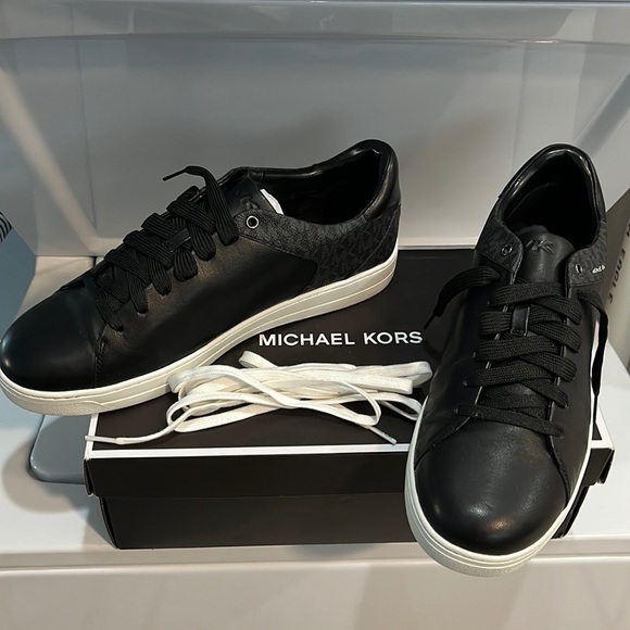 MICHAEL KORS  NEW DRESS SNEAKERS SIZE US 11.5 IMPECCABLE AND FLAWLESS. - Picture 1 of 14
